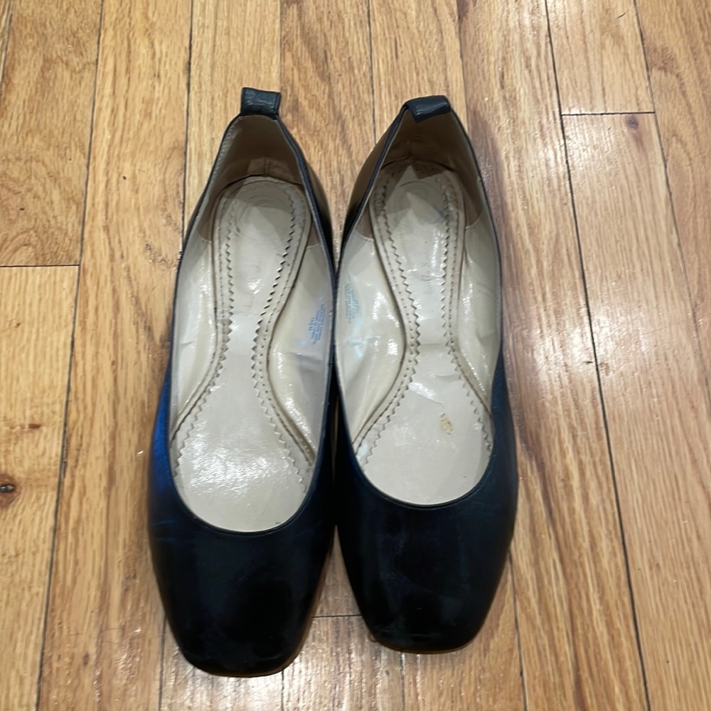 Black flats by Gabriella Rocha